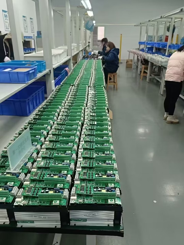 电力调整器在运行时最大电流逐步降低是为什么？