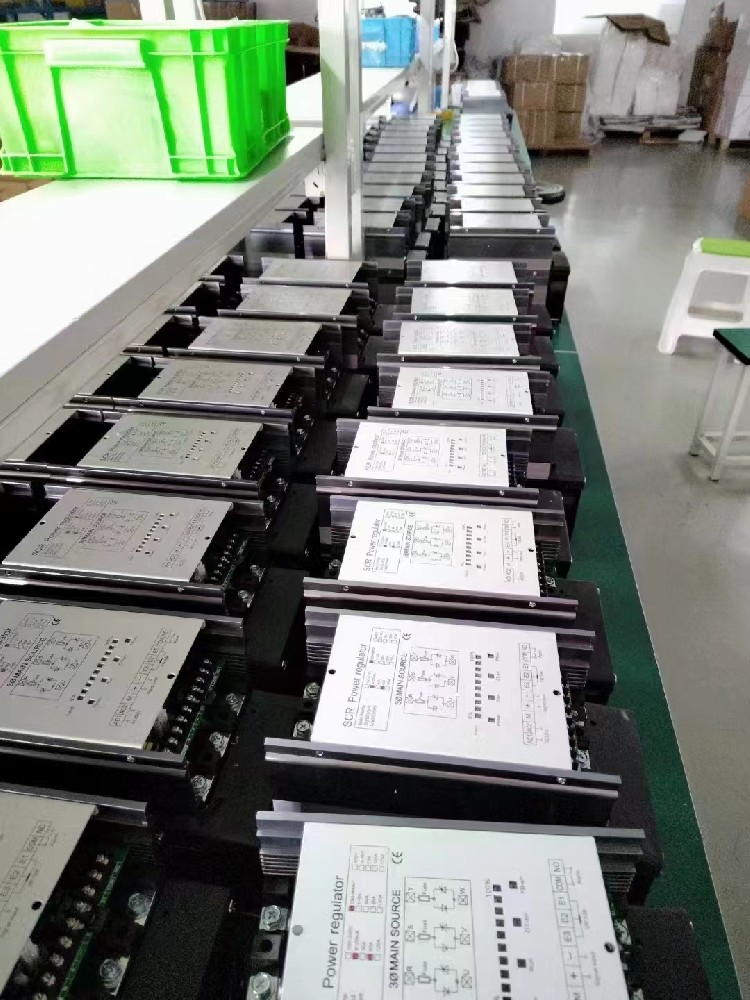 电力调整器的自适应节造战术是若何应对环境变动和参数不确定性的？