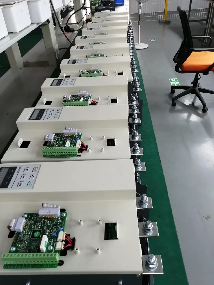 电力调整器与变频器在某些利用场景下职能有沉叠，若何抉择使用哪一个？